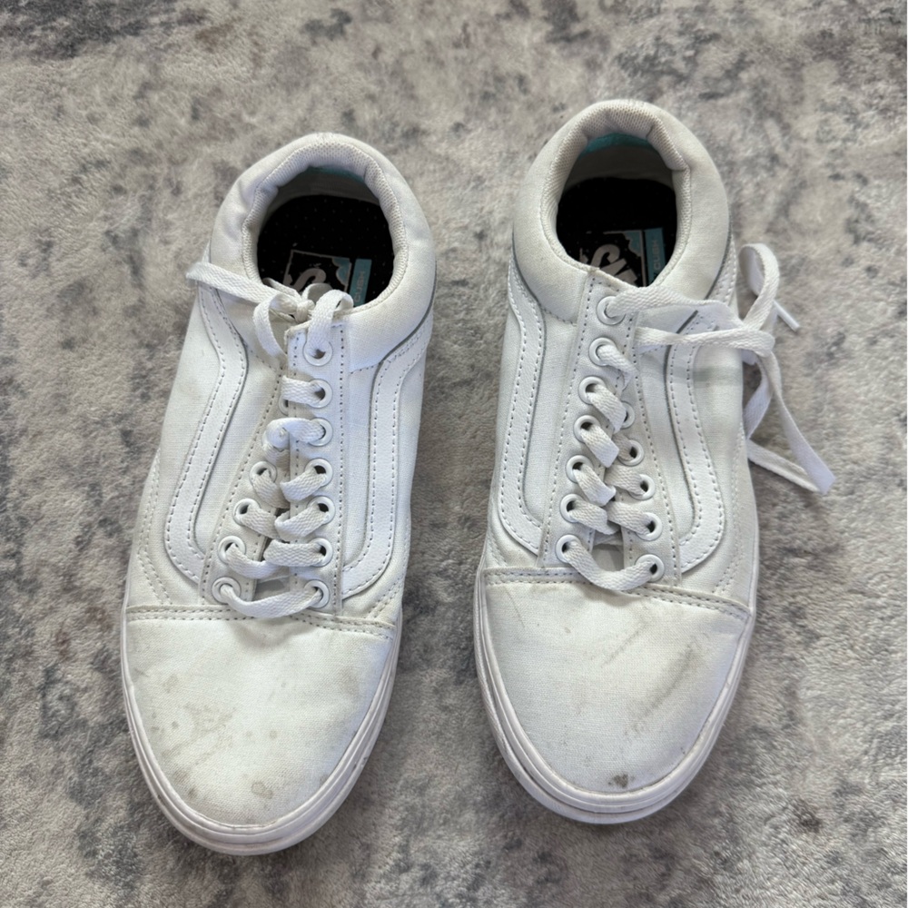 Comfy Cush White Vans - Size 8